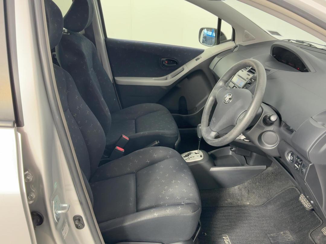 Photo '16' of Toyota Vitz