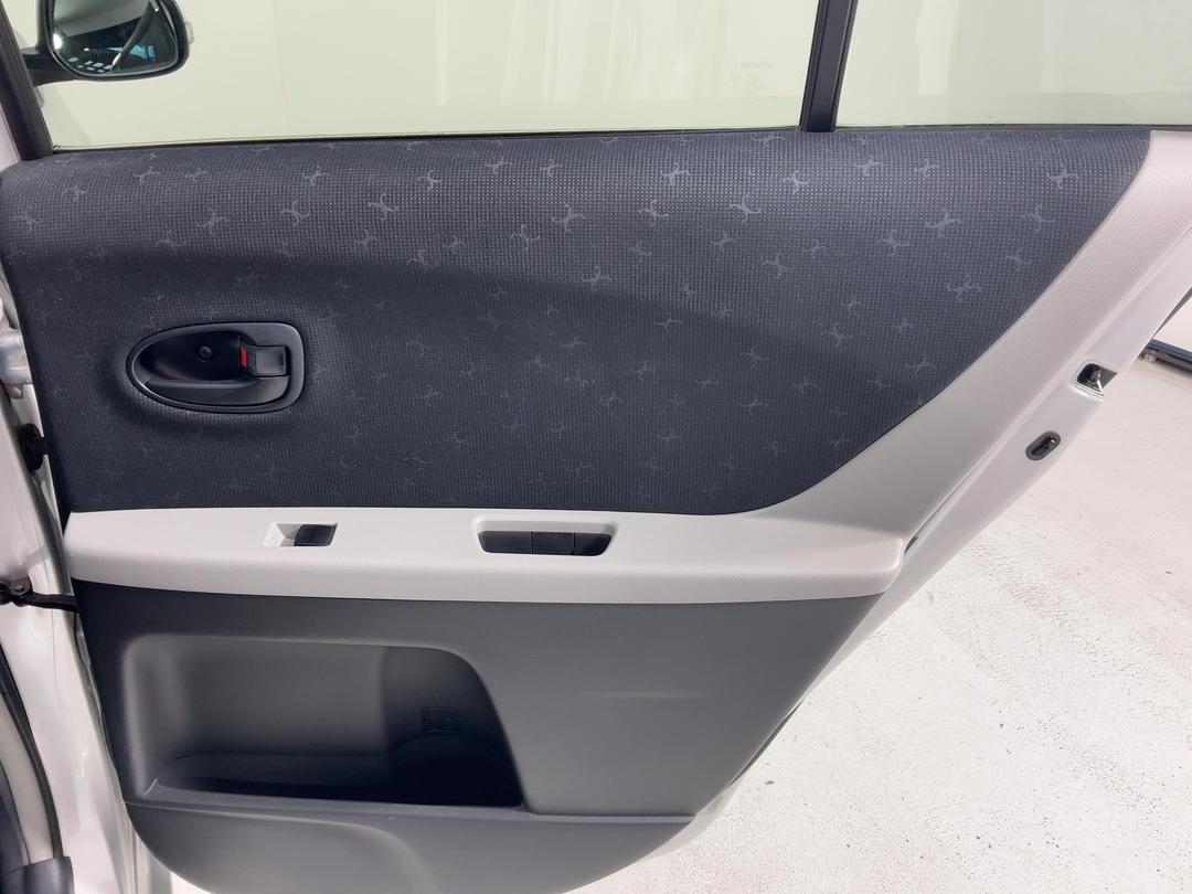 Photo '19' of Toyota Vitz