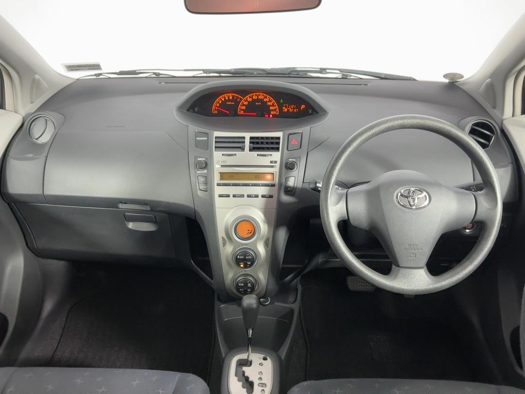 Photo '17' of Toyota Vitz