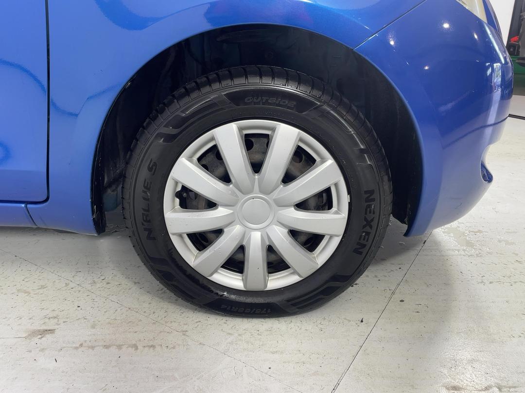 Photo '9' of Toyota Vitz