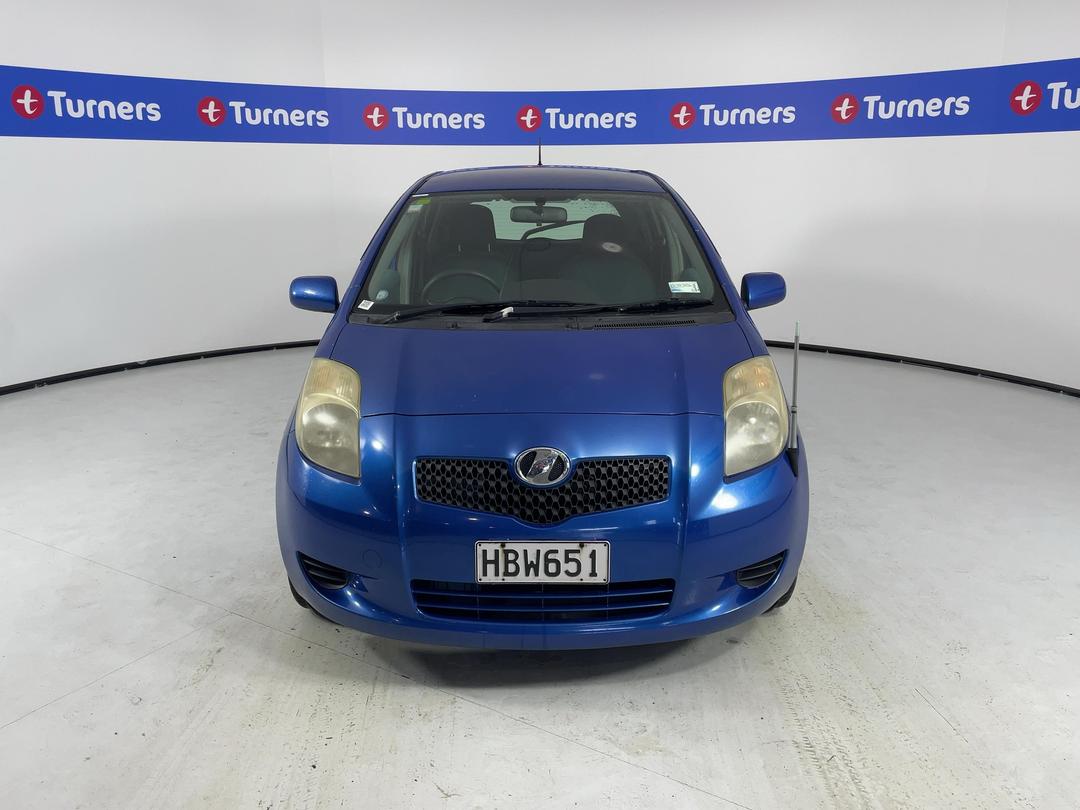 Photo '2' of Toyota Vitz