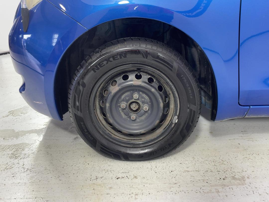 Photo '10' of Toyota Vitz