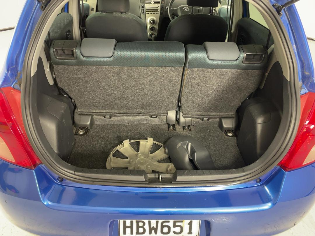 Photo '14' of Toyota Vitz