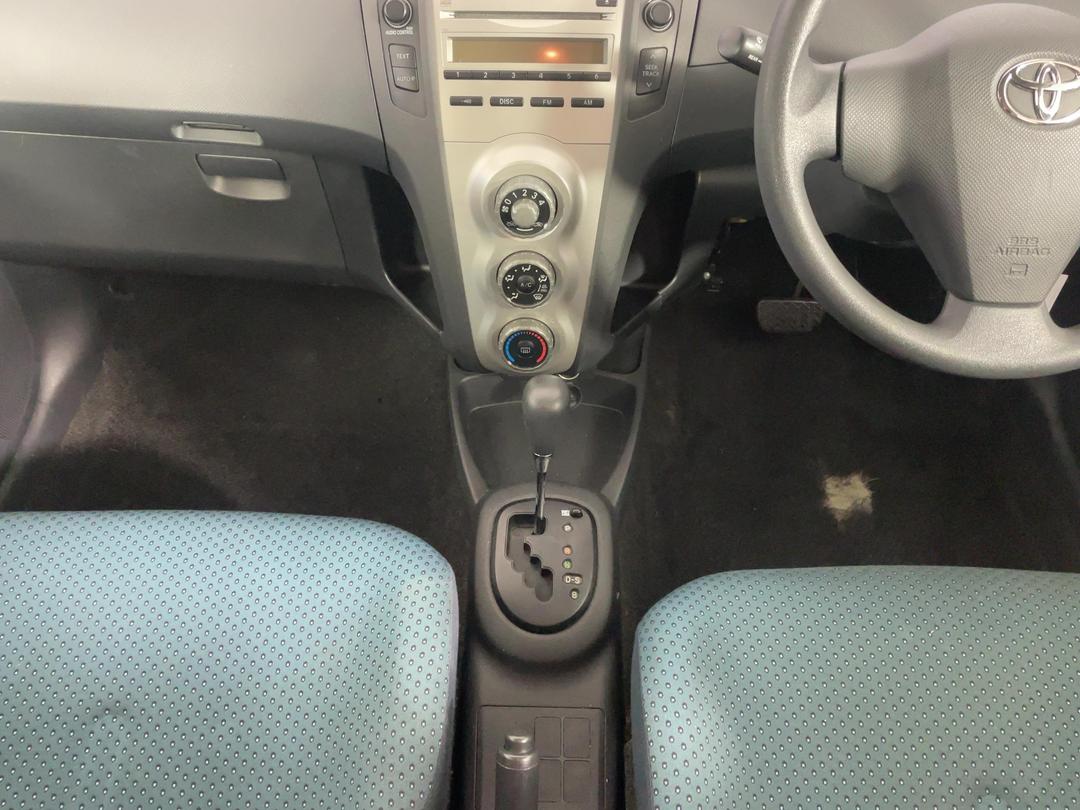 Photo '18' of Toyota Vitz