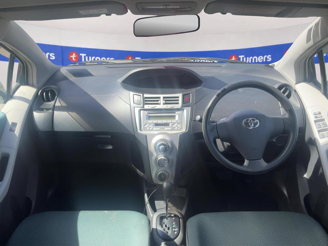 Photo '10' of Toyota Vitz Photo '10' of Toyota Vitz