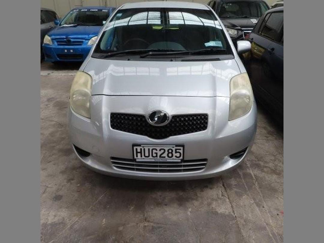 Photo '2' of Toyota Vitz Photo '2' of Toyota Vitz