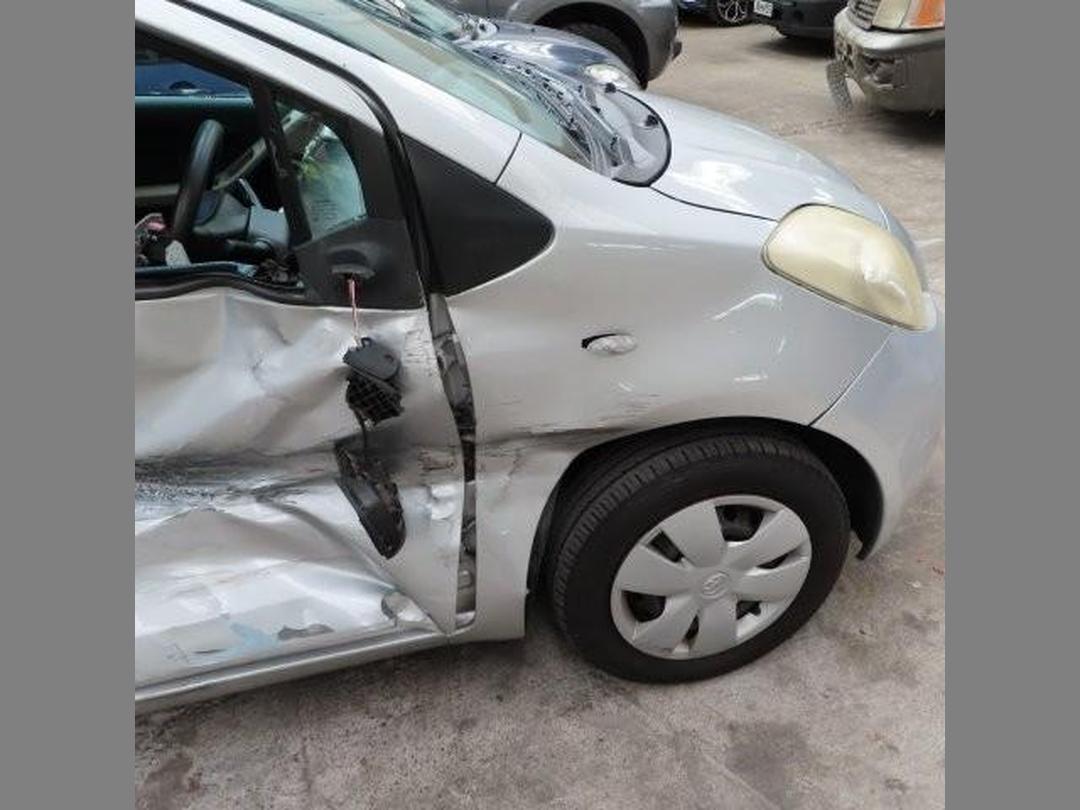 Photo '18' of Toyota Vitz Photo '18' of Toyota Vitz