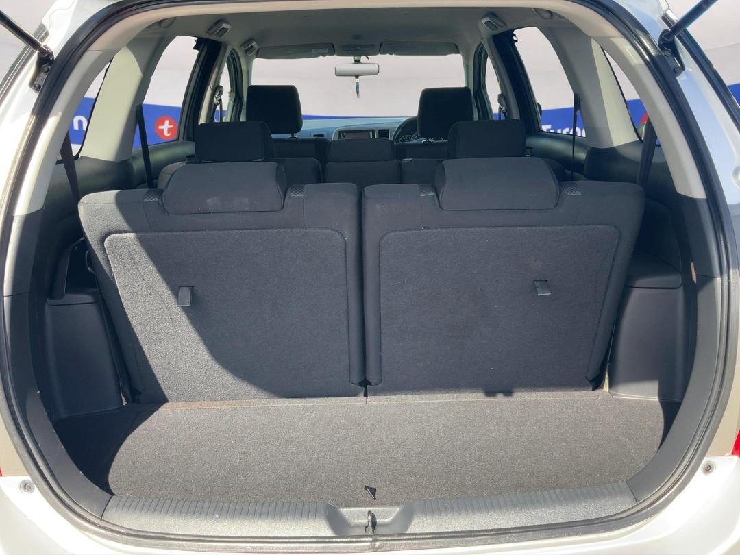 Photo '14' of Toyota Wish