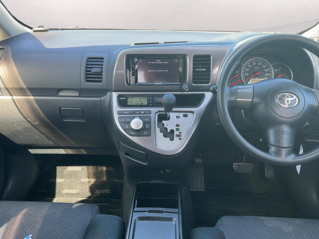 Photo '18' of Toyota Wish