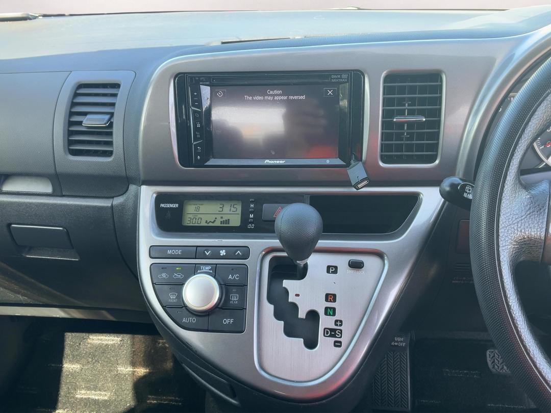 Photo '29' of Toyota Wish