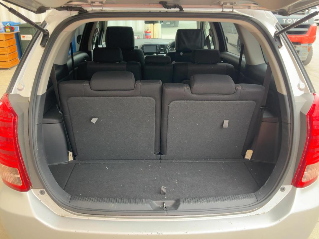 Photo '17' of Toyota Wish