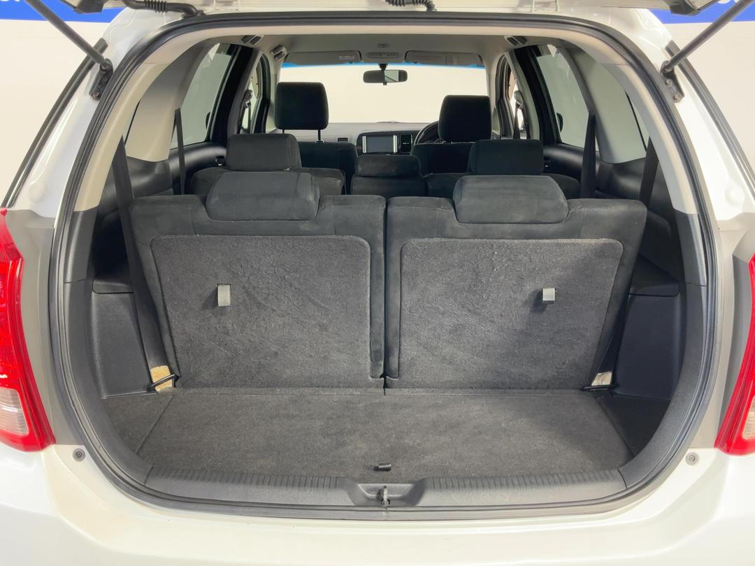 Photo '14' of Toyota Wish
