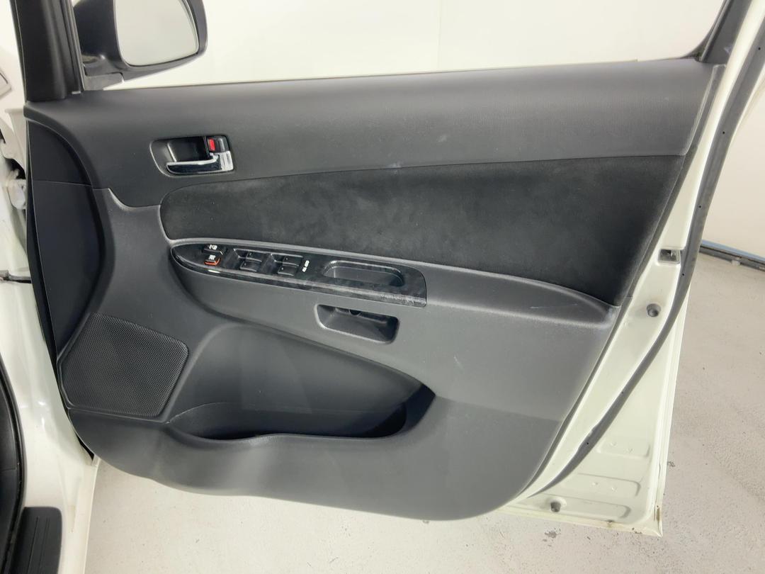 Photo '15' of Toyota Wish