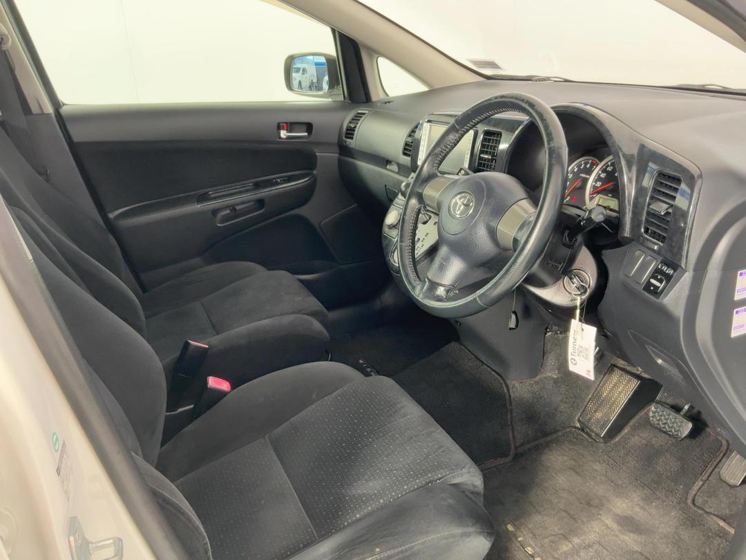 Photo '16' of Toyota Wish