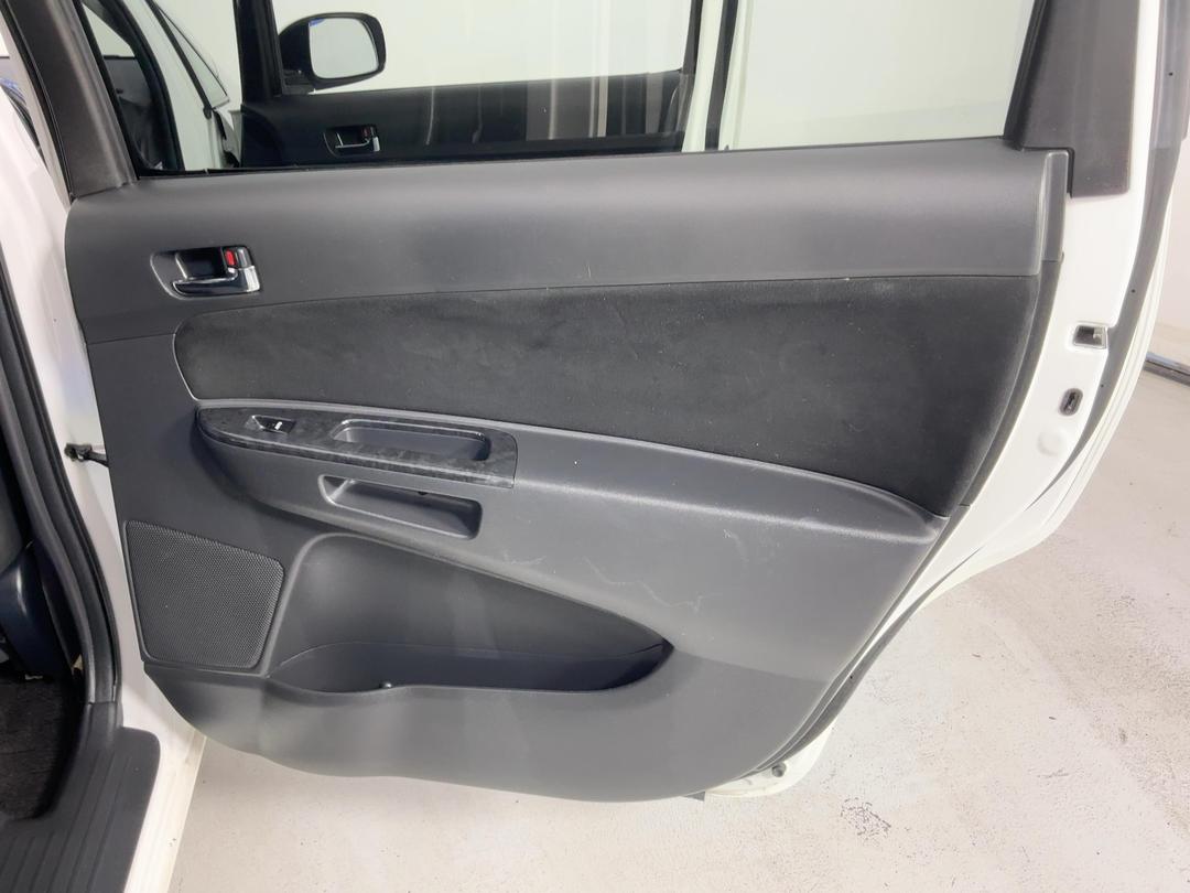 Photo '19' of Toyota Wish