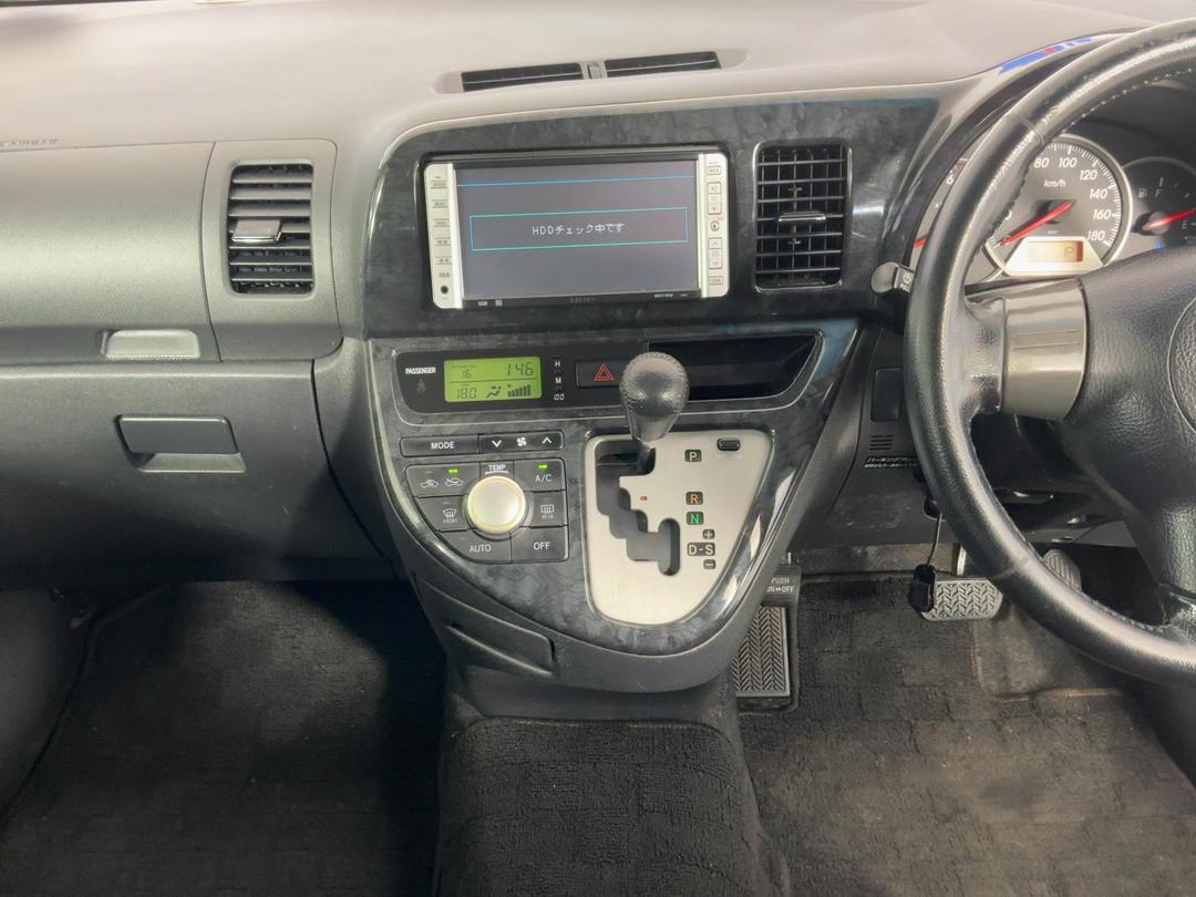 Photo '18' of Toyota Wish