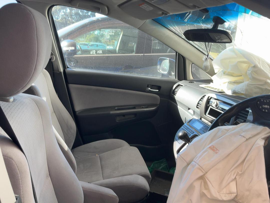 Photo '15' of Toyota Wish Photo '15' of Toyota Wish