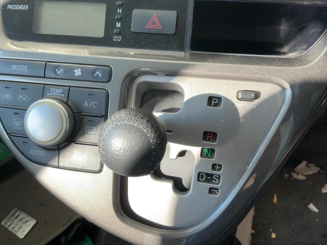 Photo '17' of Toyota Wish Photo '17' of Toyota Wish