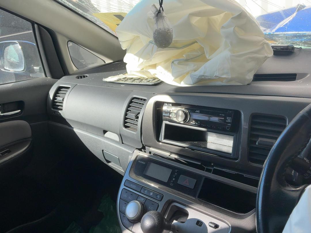 Photo '18' of Toyota Wish Photo '18' of Toyota Wish