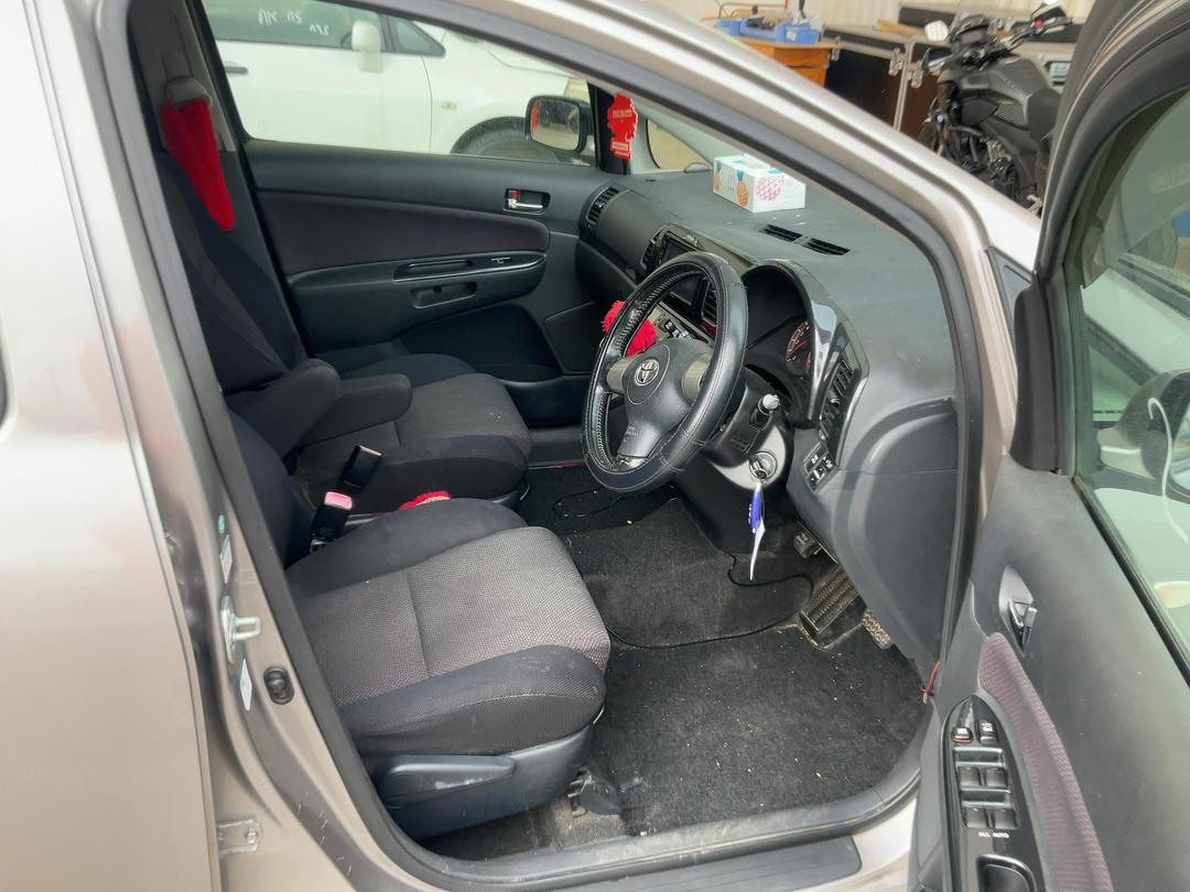 Photo '18' of Toyota Wish Photo '18' of Toyota Wish