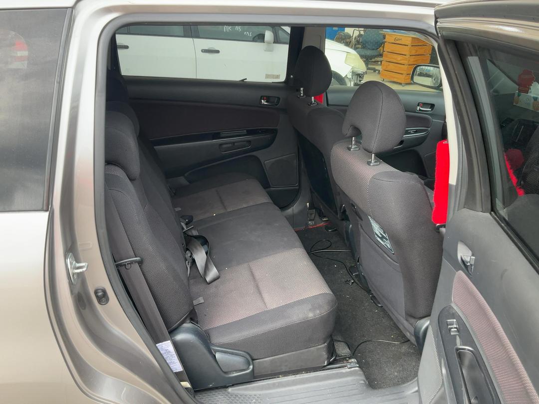 Photo '19' of Toyota Wish Photo '19' of Toyota Wish