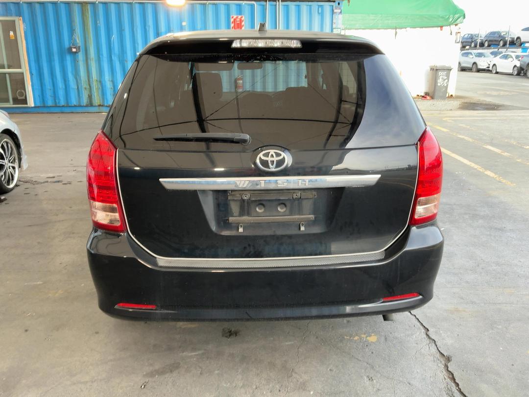 Photo '13' of Toyota Wish Photo '13' of Toyota Wish