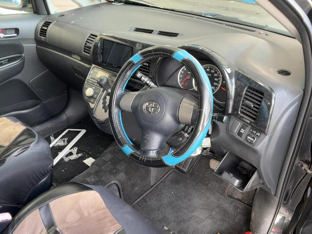 Photo '21' of Toyota Wish Photo '21' of Toyota Wish