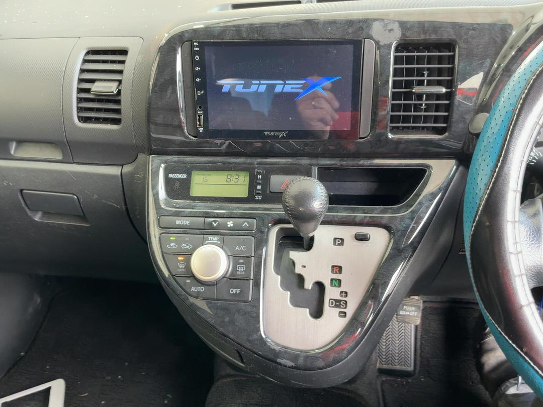 Photo '25' of Toyota Wish Photo '25' of Toyota Wish