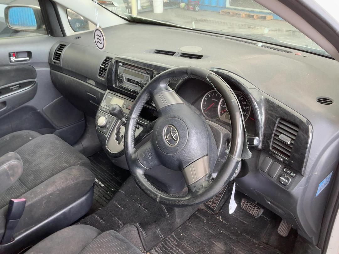 Photo '21' of Toyota Wish