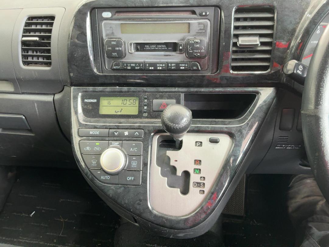 Photo '24' of Toyota Wish