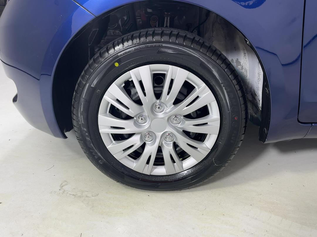 Photo '10' of Toyota Yaris