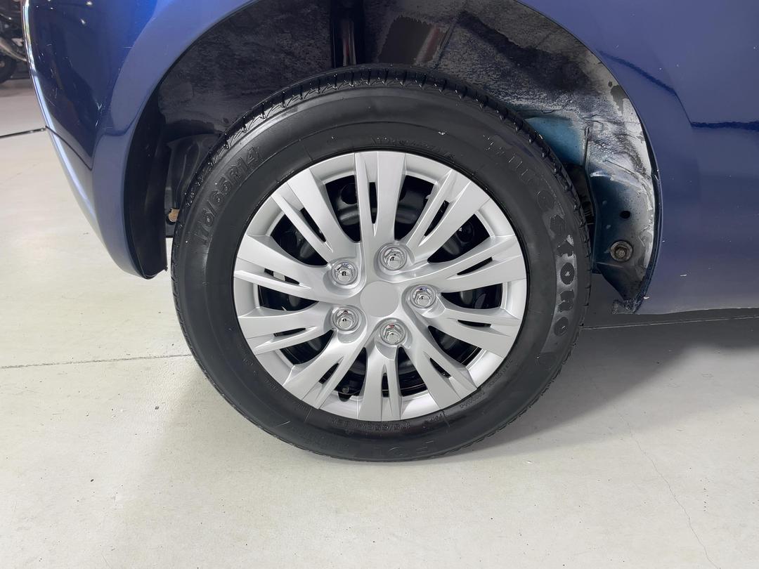 Photo '12' of Toyota Yaris