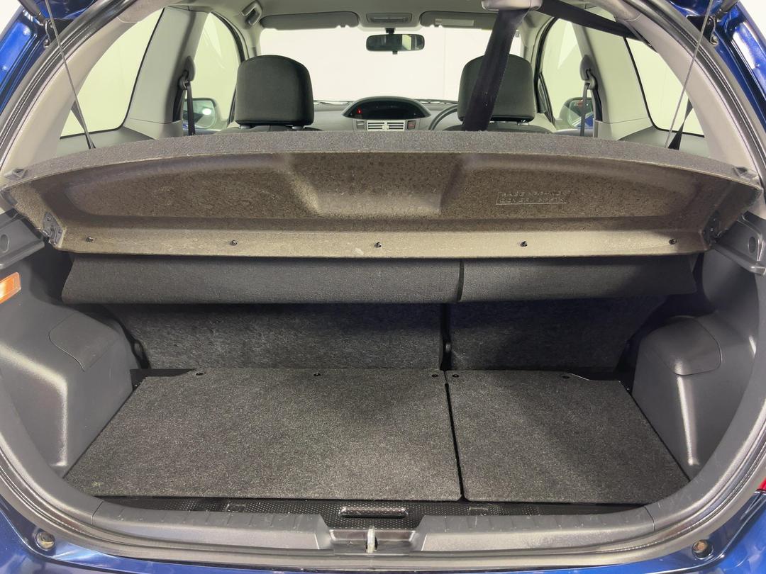 Photo '14' of Toyota Yaris