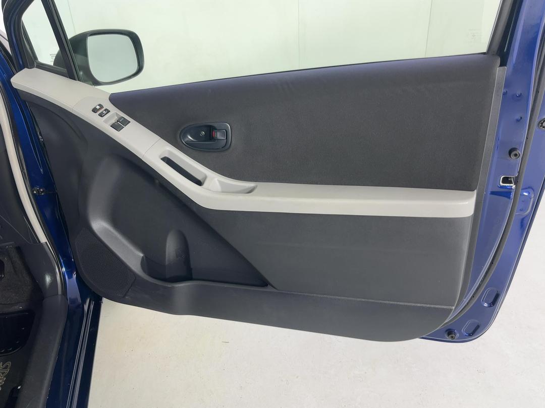 Photo '15' of Toyota Yaris
