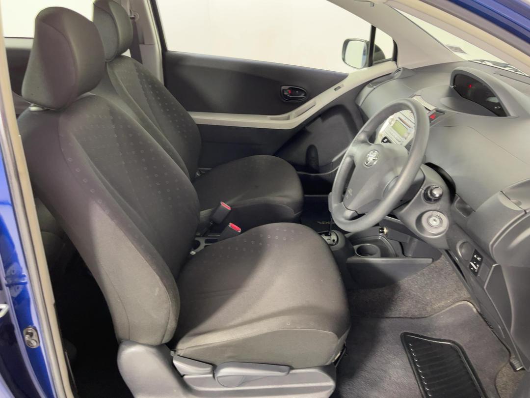 Photo '16' of Toyota Yaris