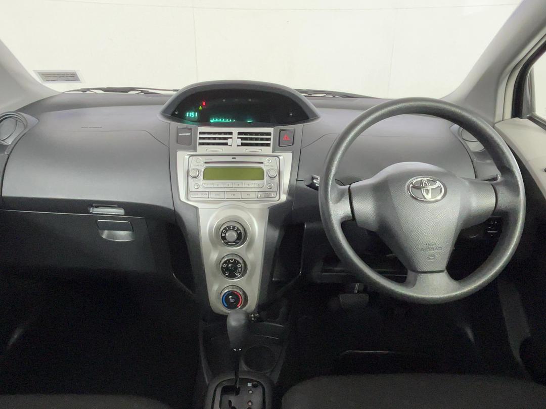 Photo '17' of Toyota Yaris