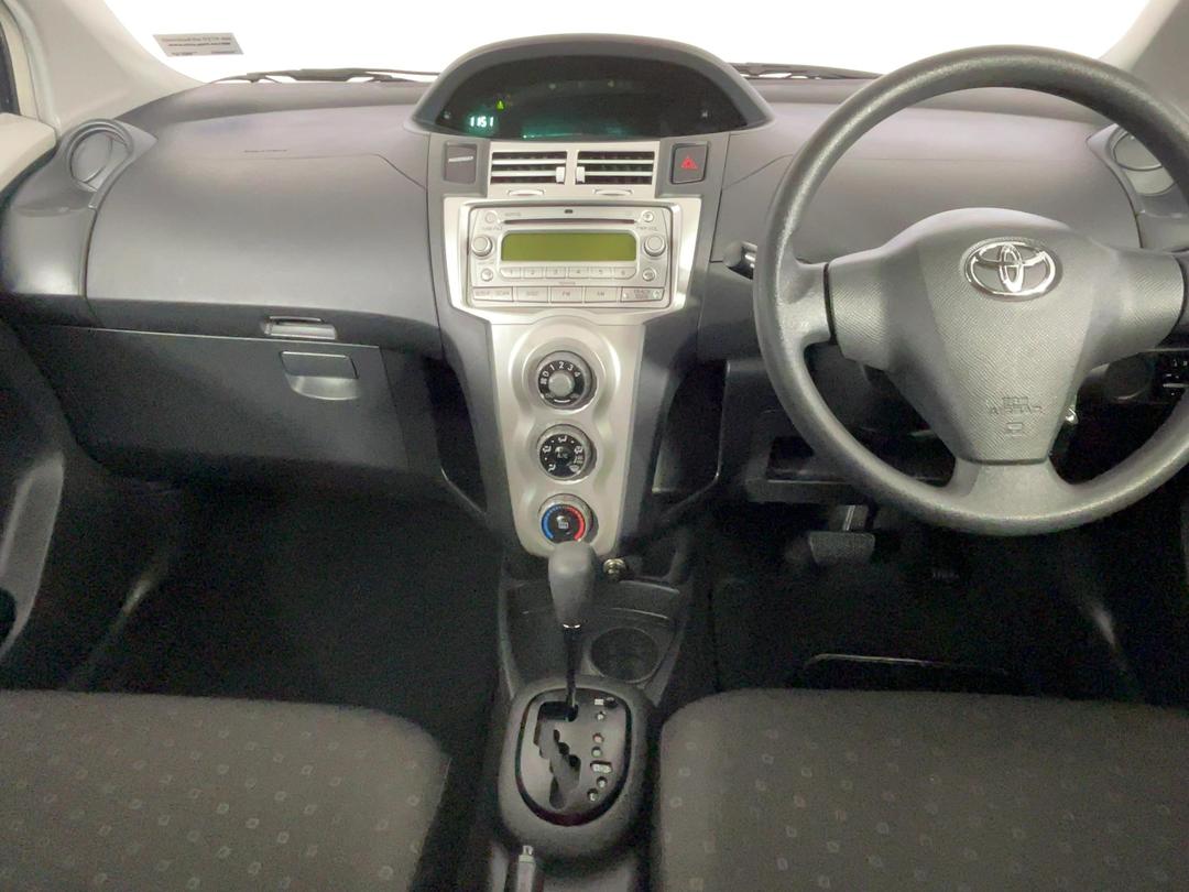 Photo '18' of Toyota Yaris