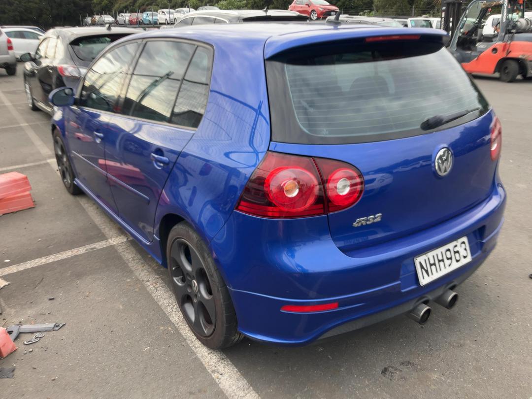 Photo '3' of Volkswagen Golf R32