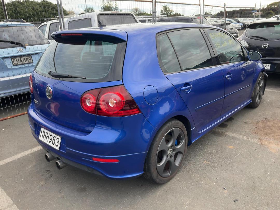 Photo '4' of Volkswagen Golf R32