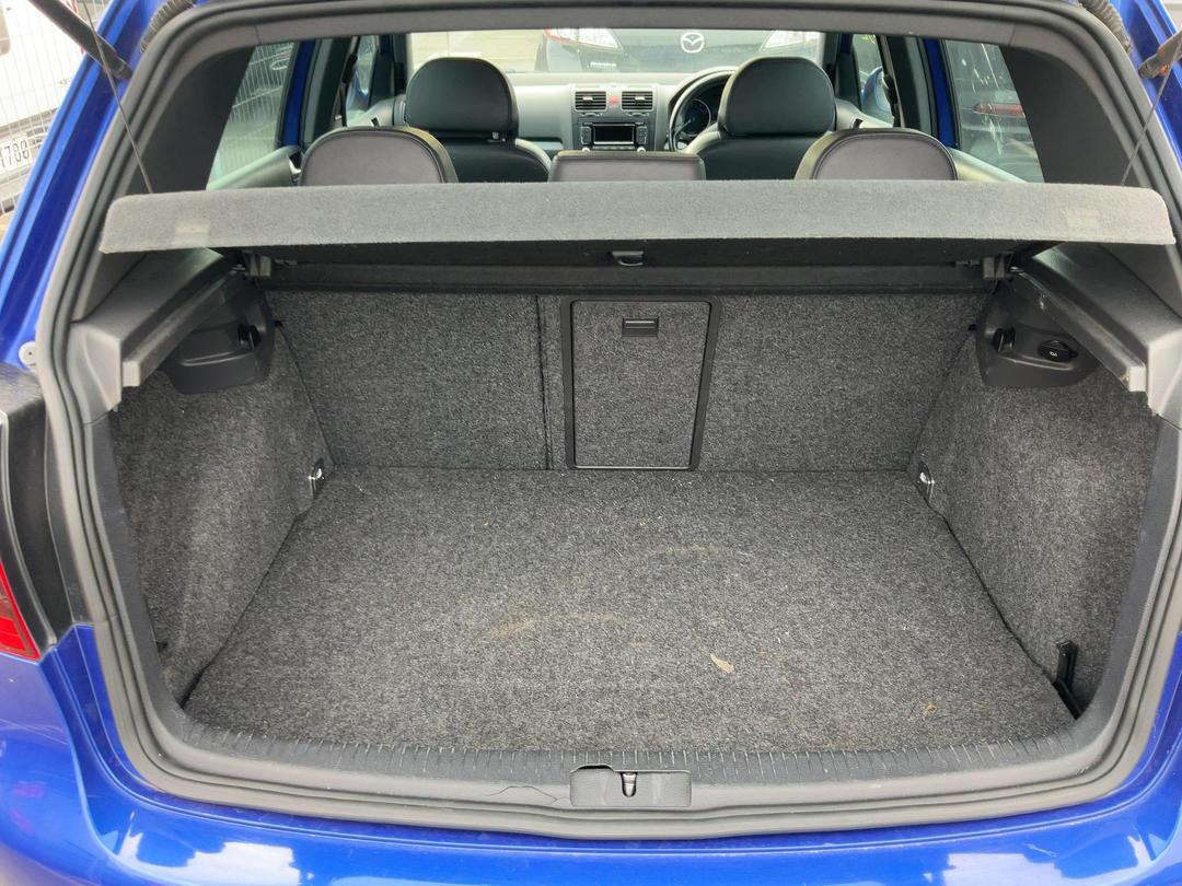 Photo '12' of Volkswagen Golf R32