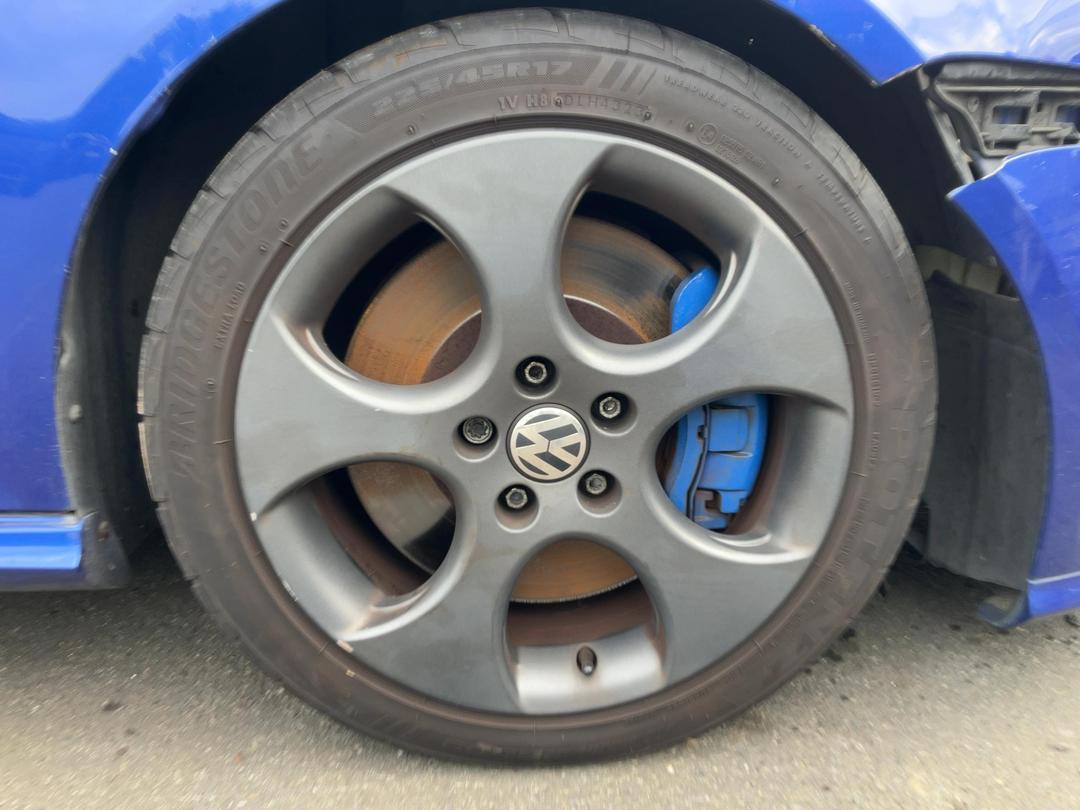 Photo '16' of Volkswagen Golf R32