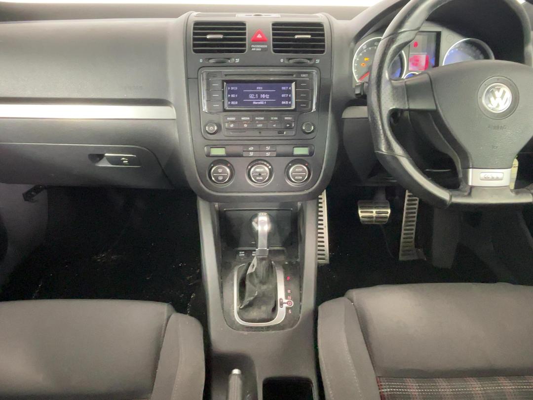 Photo '18' of Volkswagen Golf