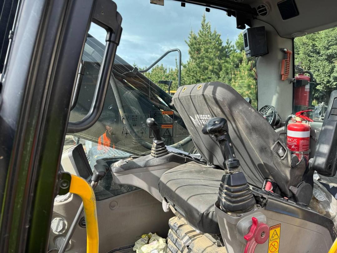 Photo '9' of Volvo EC210C Excavator