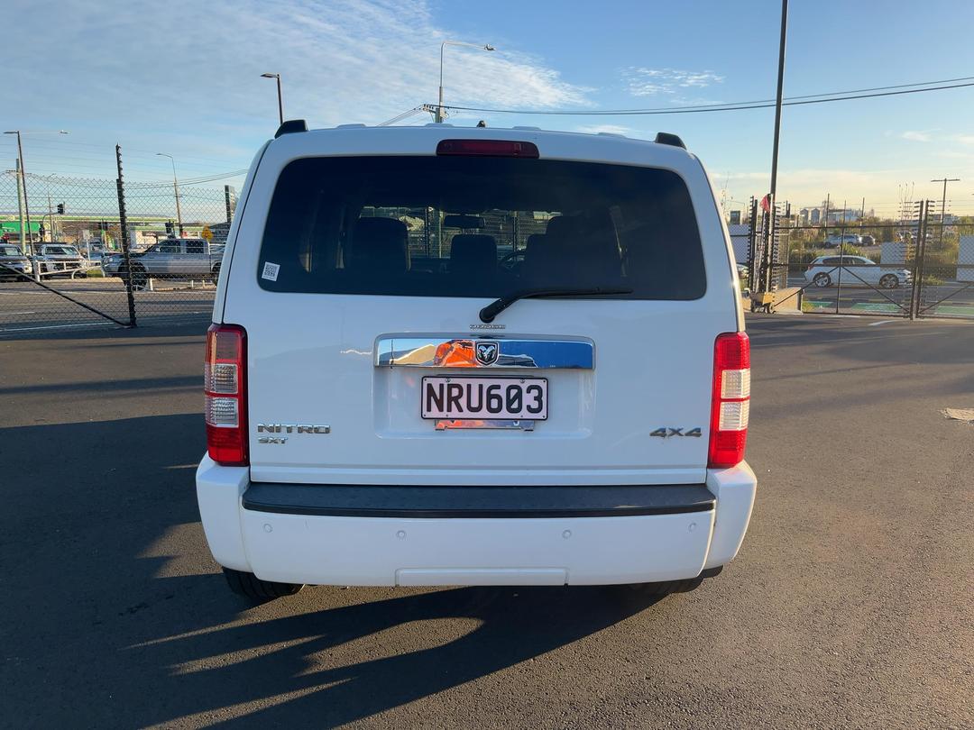 Photo '6' of Dodge Nitro SXT