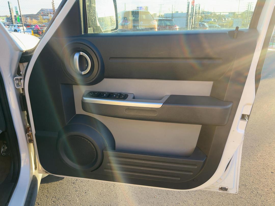 Photo '13' of Dodge Nitro SXT