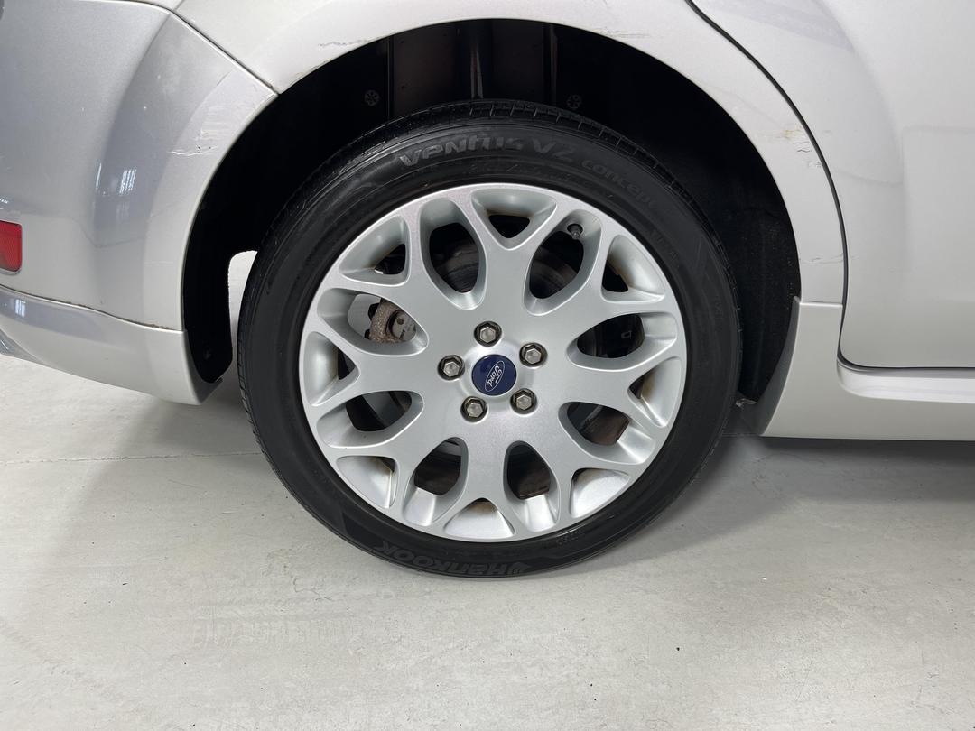 Photo '12' of Ford Focus