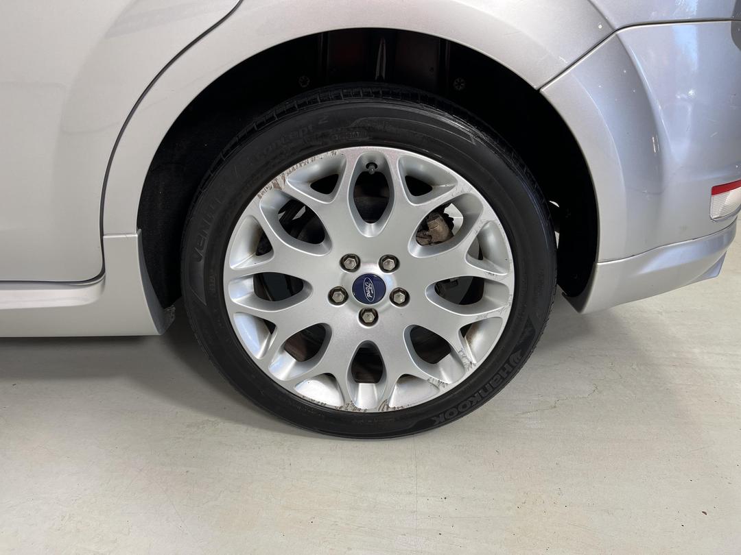 Photo '11' of Ford Focus