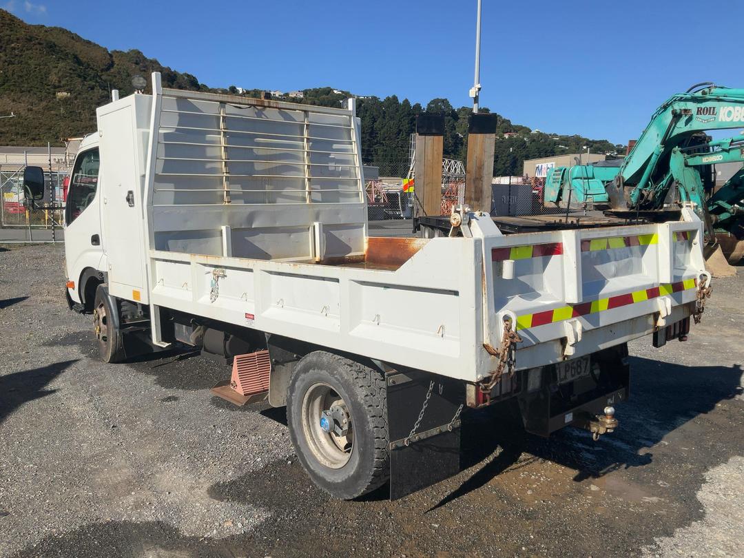 Photo '6' of Hino Dutro XZU417R Tipper