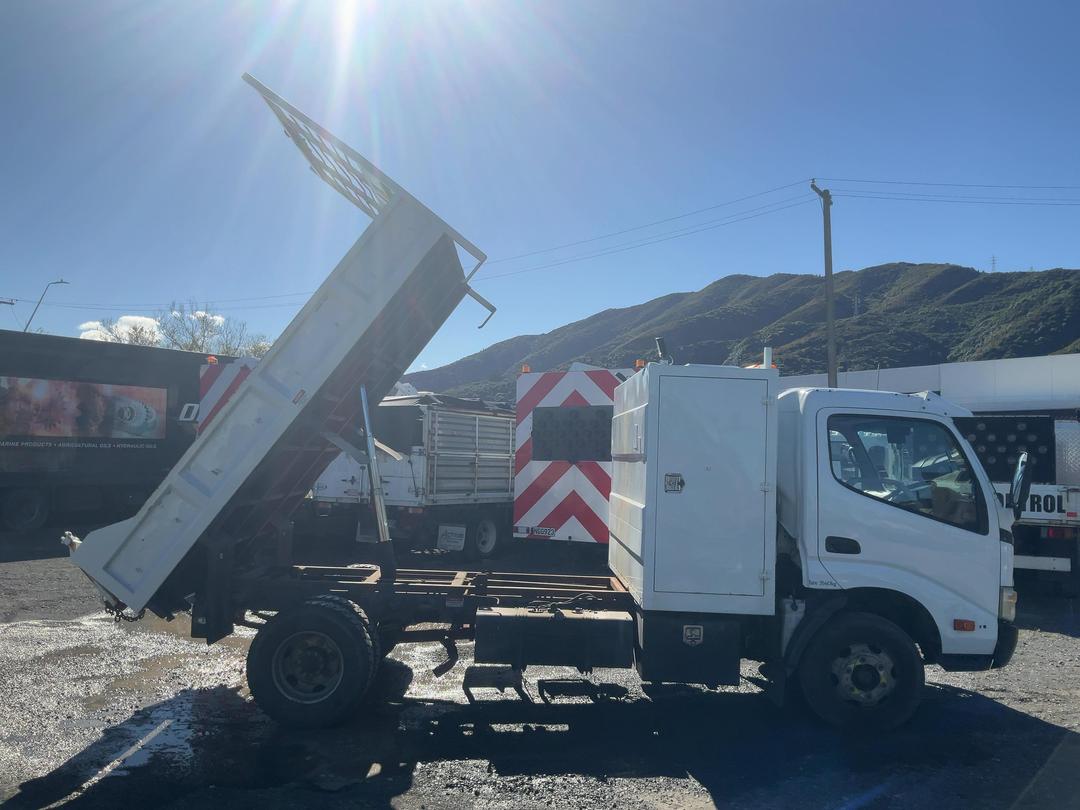 Photo '18' of Hino Dutro XZU417R Tipper