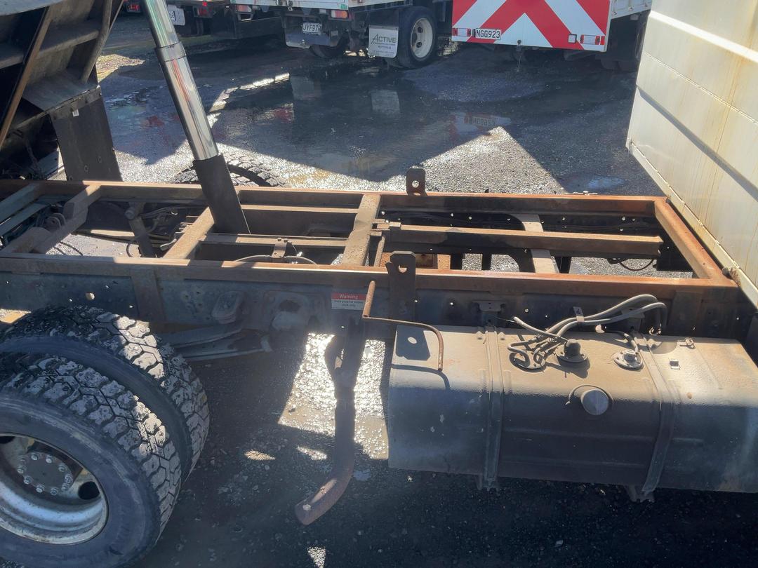 Photo '21' of Hino Dutro XZU417R Tipper